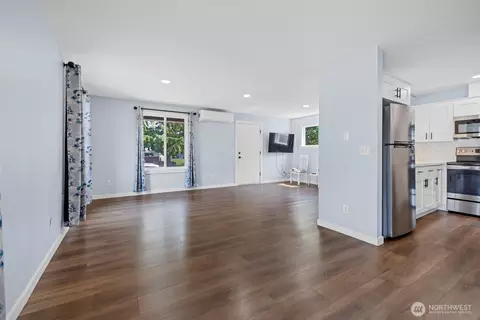 Living - 2104 Rockefeller Ave #1716, Everett, WA 98201 photo 2 of 2