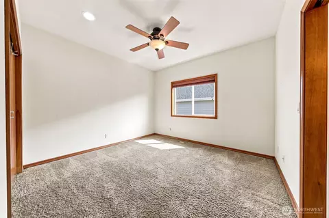 Bedroom - 3265 Phillips Ave, Enumclaw, WA 98022 photo 7 of 10