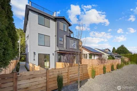 518 N 102nd St, Seattle, WA 98133