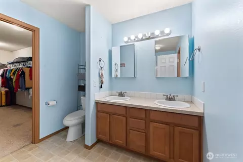 Bath - 205 Silvernail St NE, Orting, WA 98360 photo 4 of 4