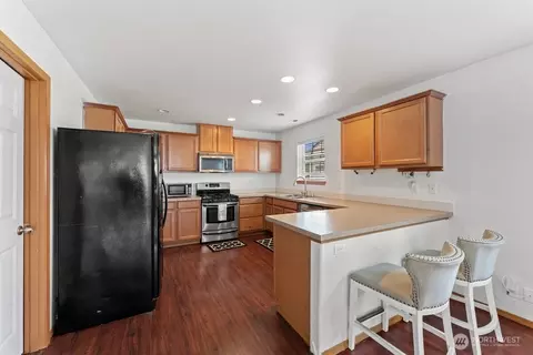 Kitchen - 205 Silvernail St NE, Orting, WA 98360 photo 2 of 2