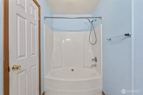 Bath - 205 Silvernail St NE, Orting, WA 98360 photo 2 of 4