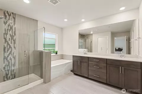 Bath - 4114 235th Pl SE, Bothell, WA 98021 photo 1 of 3
