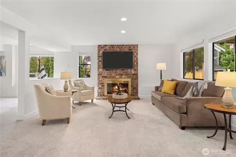 Living - 14821 104th Ave NE, Bothell, WA 98011 photo 3 of 4