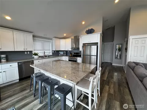 Kitchen - 7360 E Grapeview Loop Rd, Allyn, WA 98524 photo 1 of 1