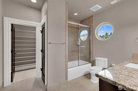 Bath - 817 SE 202nd Ct, Camas, WA 98607 photo 6 of 7