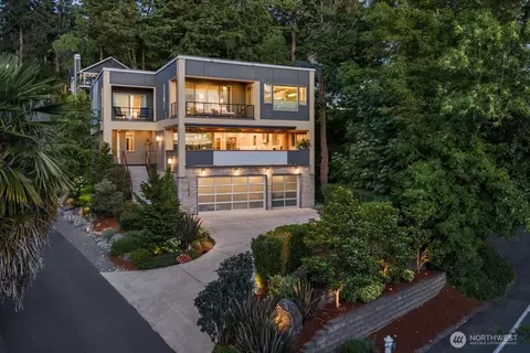 11822 Holmes Point Dr NE, Kirkland, WA 98034