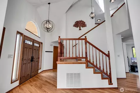 Entry Way - 2403 238th Pl SE, Bothell, WA 98021 photo 2 of 2