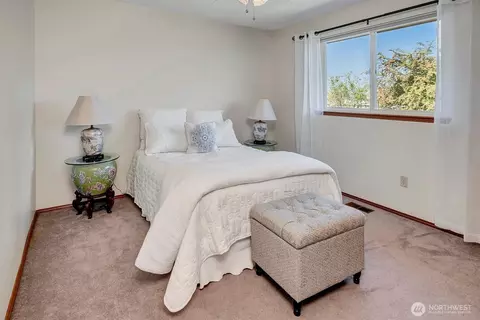 Bedroom - 2403 238th Pl SE, Bothell, WA 98021 photo 2 of 2