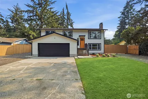8829 Skokomish Way NE, Olympia, WA 98516