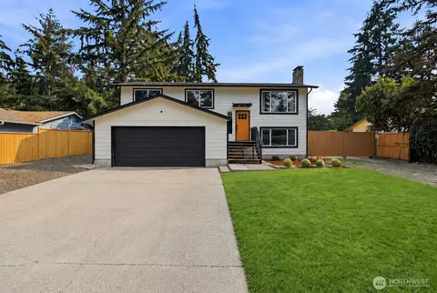 8829 Skokomish Way NE, Olympia, WA 98516