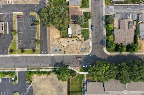 402 E Walnut Ave, Moses Lake, WA 98837