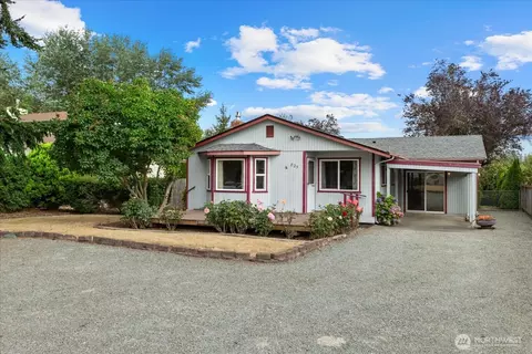 825 Livingston Bay Shore Dr, Camano Island, WA 98282