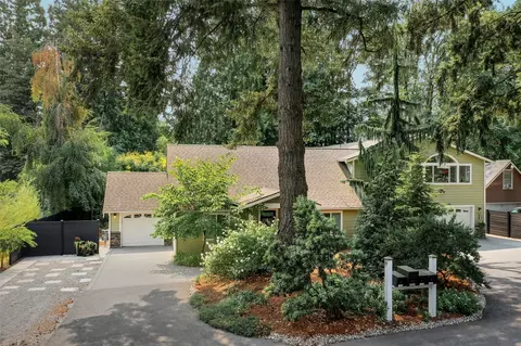11633 NE 92nd St, Kirkland, WA 98033
