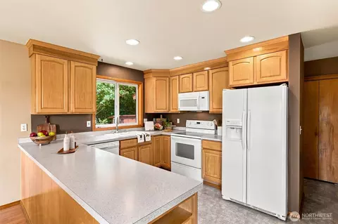 Kitchen - 24117 SE 440th St, Enumclaw, WA 98022 photo 1 of 2