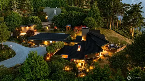 3156 Smugglers Cove Rd, Greenbank, WA 98253