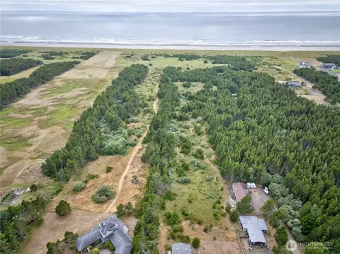 995 50th Ln, Seaview, WA 98644