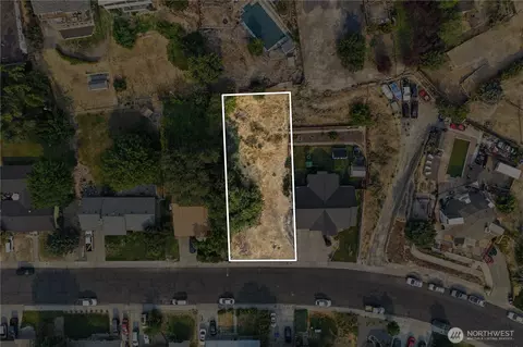 923 S Garden Dr, Moses Lake, WA 98837