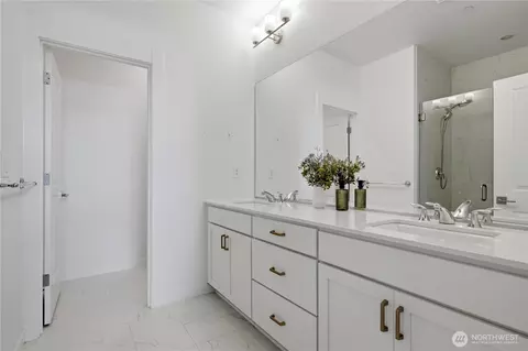 Bath - 2422 217th St SE #D, Bothell, WA 98021 photo 3 of 4