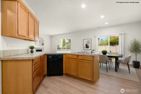 Kitchen - 4131 SE 167th Place Se Pl SE #14, Bothell, WA 98012 photo 1 of 2