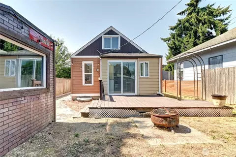 Exterior - 2327 Harrison Ave, Everett, WA 98201 photo 5 of 7
