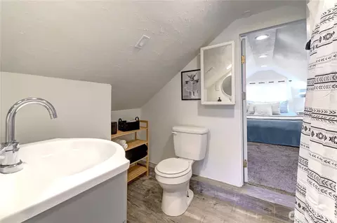 Bath - 2327 Harrison Ave, Everett, WA 98201 photo 3 of 4