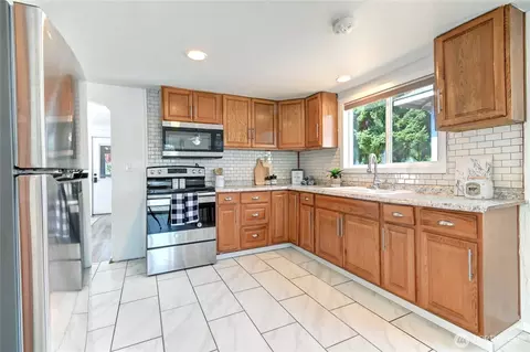 Kitchen - 2327 Harrison Ave, Everett, WA 98201 photo 2 of 4