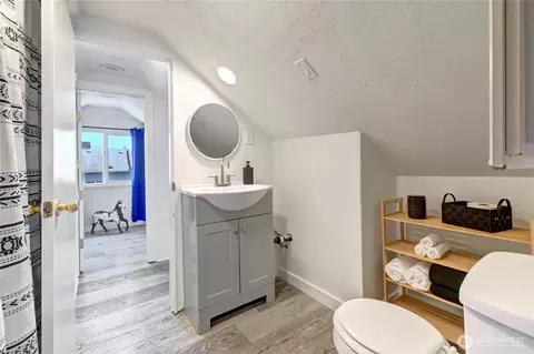 Bath - 2327 Harrison Ave, Everett, WA 98201 photo 4 of 4