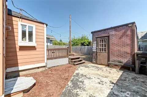 Exterior - 2327 Harrison Ave, Everett, WA 98201 photo 6 of 7