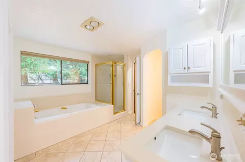 Bath - 100 Sunland Dr, Sequim, WA 98382 photo 2 of 2