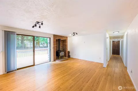 Living - 100 Sunland Dr, Sequim, WA 98382 photo 5 of 6