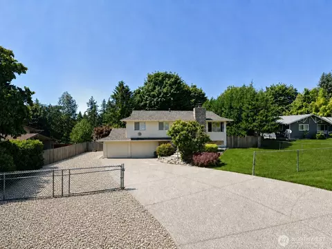 12726 Robinhood Ln, Snohomish, WA 98290