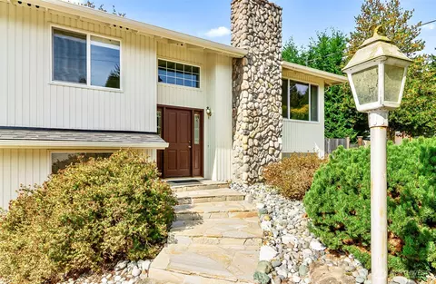12726 Robinhood Ln, Snohomish, WA 98290