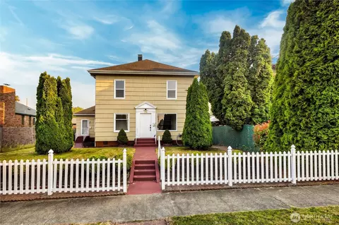 758 S 39th St, Tacoma, WA 98418