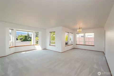 Living - 942 E Willow St, Sequim, WA 98382 photo 1 of 4