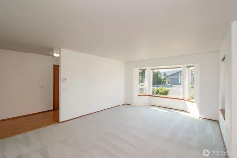 Living - 942 E Willow St, Sequim, WA 98382 photo 2 of 4