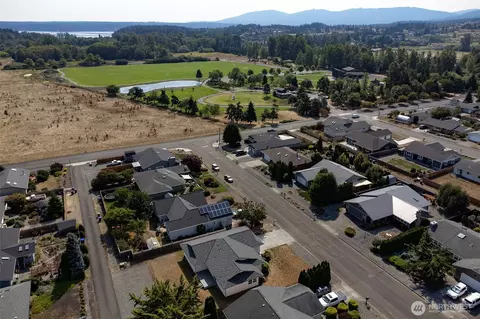 View/Area - 942 E Willow St, Sequim, WA 98382 photo 5 of 6