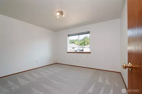 Bedroom - 942 E Willow St, Sequim, WA 98382 photo 5 of 7