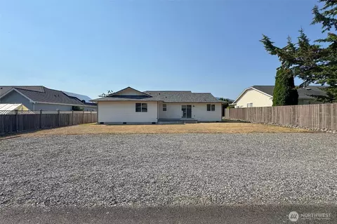 Exterior - 942 E Willow St, Sequim, WA 98382 photo 5 of 5