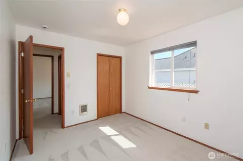 Bedroom - 942 E Willow St, Sequim, WA 98382 photo 2 of 7