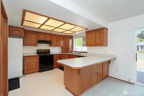 Kitchen - 942 E Willow St, Sequim, WA 98382 photo 4 of 4