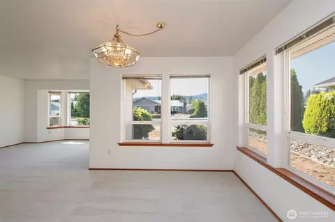 Living - 942 E Willow St, Sequim, WA 98382 photo 3 of 4
