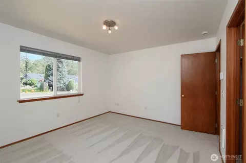Bedroom - 942 E Willow St, Sequim, WA 98382 photo 6 of 7