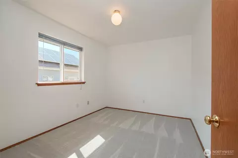 Bedroom - 942 E Willow St, Sequim, WA 98382 photo 1 of 7