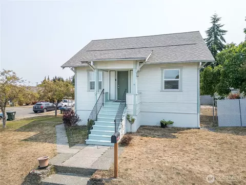903 S Peabody St, Port Angeles, WA 98362