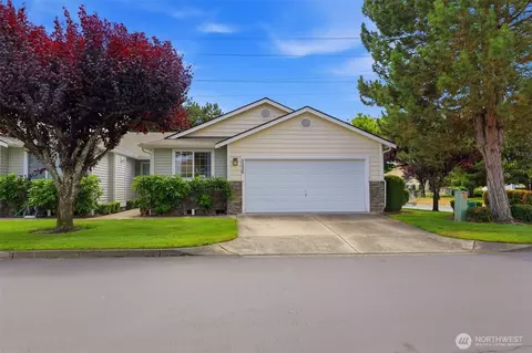 5220 77th St W #8, Lakewood, WA 98499