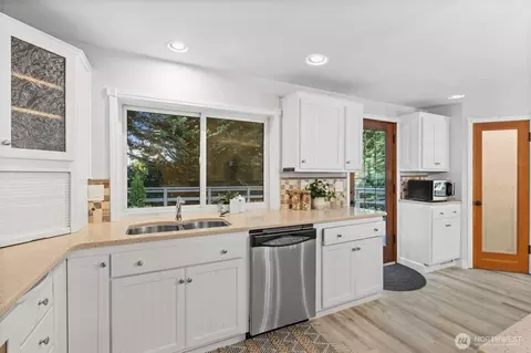 Kitchen - 2119 242nd St SW, Bothell, WA 98021 photo 2 of 4