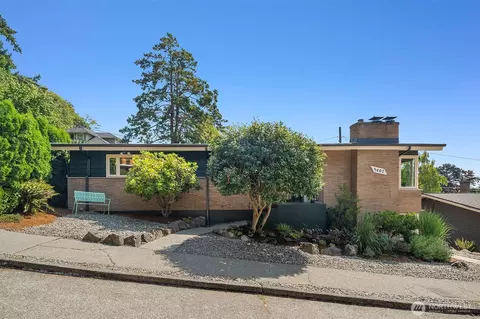 5407 SW Beach Drive Ter, Seattle, WA 98116