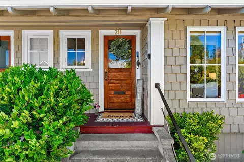 211 19th Ave SW, Olympia, WA 98501