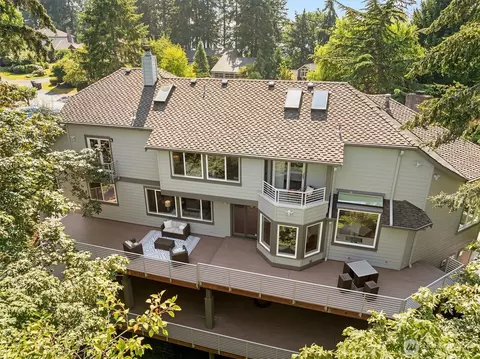 Exterior - 17410 102nd Ave NE, Bothell, WA 98011 photo 4 of 6